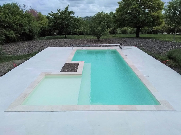 Piscine traditionnelle Moulis